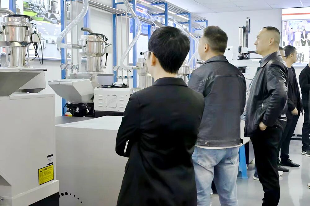 Os clientes estão visitando nosso sistema de alimentação central