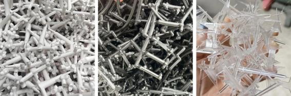 Sprue, canal e pequenas peças moldadas por injeção com defeito.